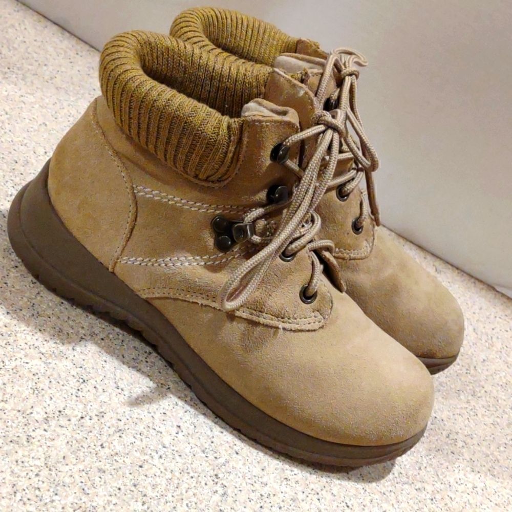 👍 Wanderlust Short Hiking Boot Size 6. S2